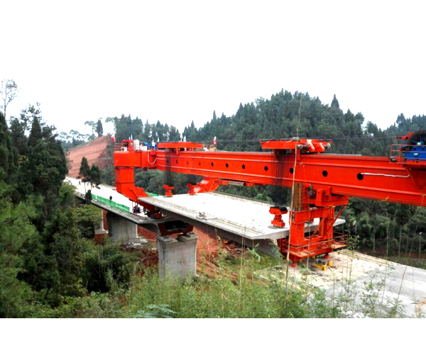 600吨高铁架桥机